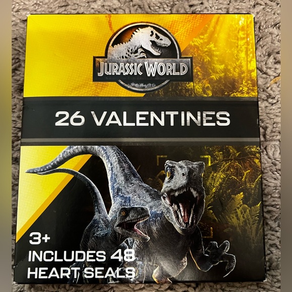 Jurassic World 26 Valentine's Day Party Cards Includes 48 Heart Shaped Seals - Picture 1 of 2